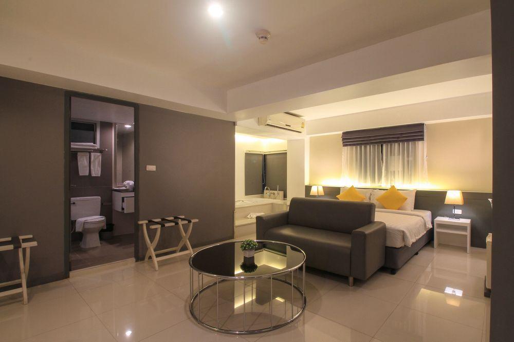 Myhotel Cmyk@ratchada Khách sạn 3*